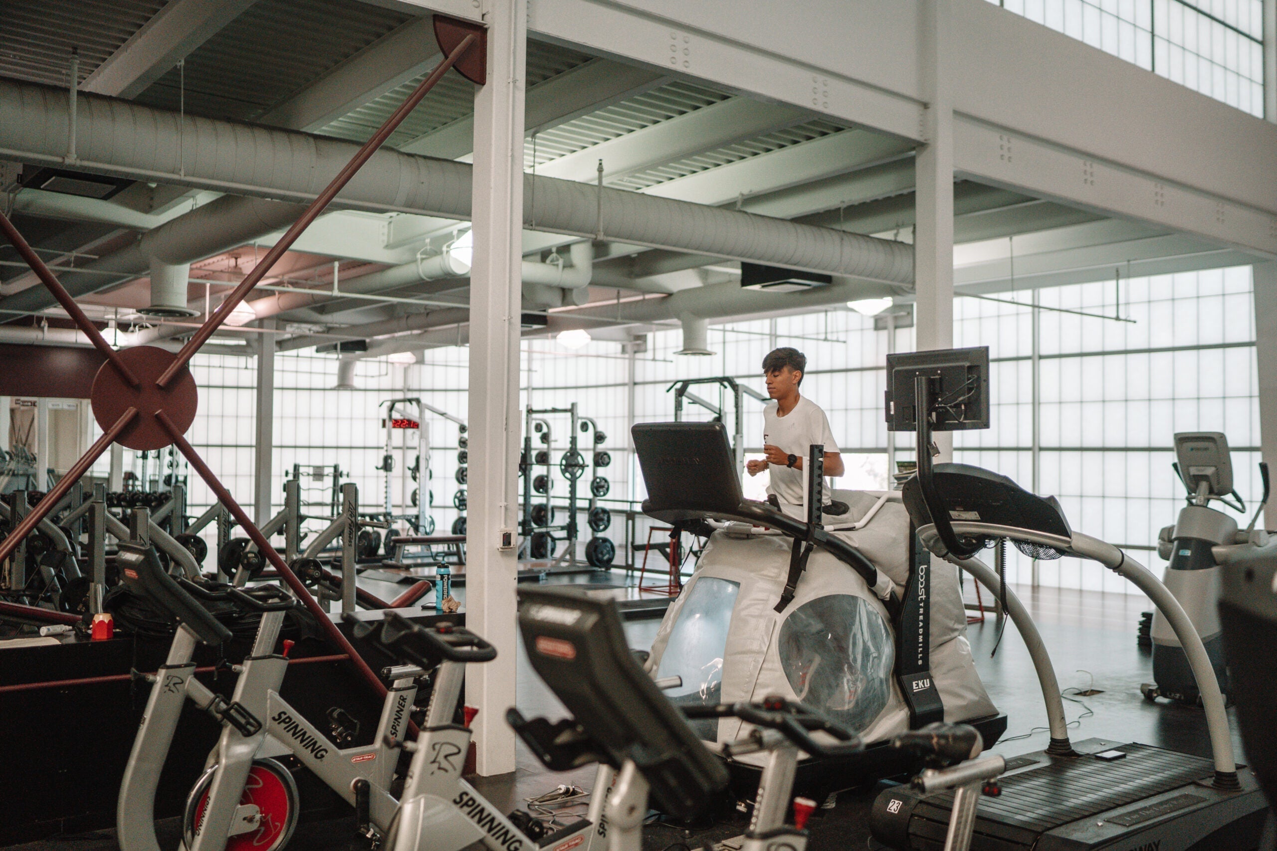 Defying Gravity: 4 Key Benefits of Microgravity Treadmills